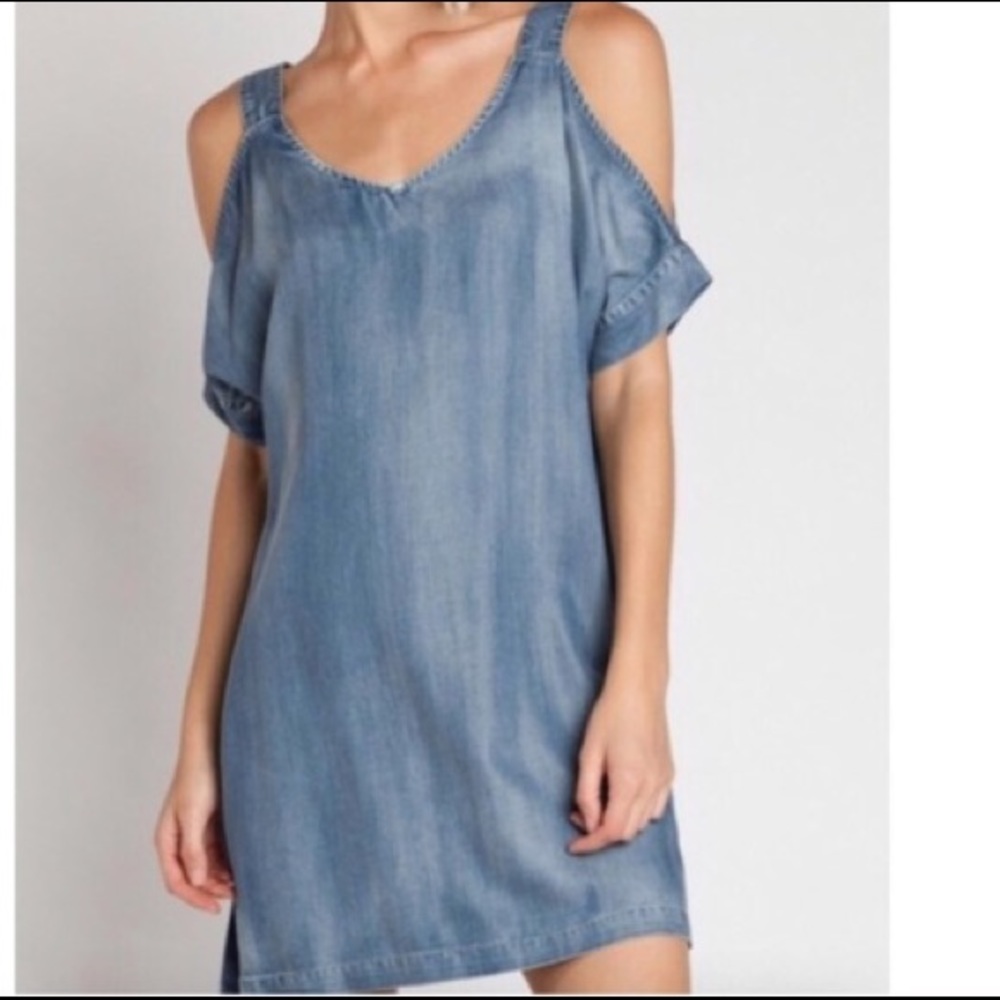 Velvet Heart Chambray off shoulder dress size l